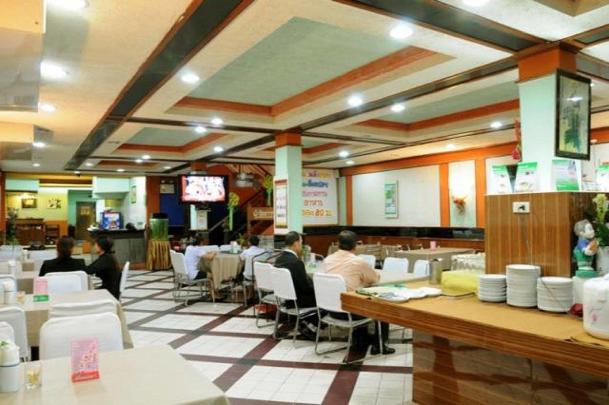 Amarin Nakorn Hotel Phitsanulok Extérieur photo