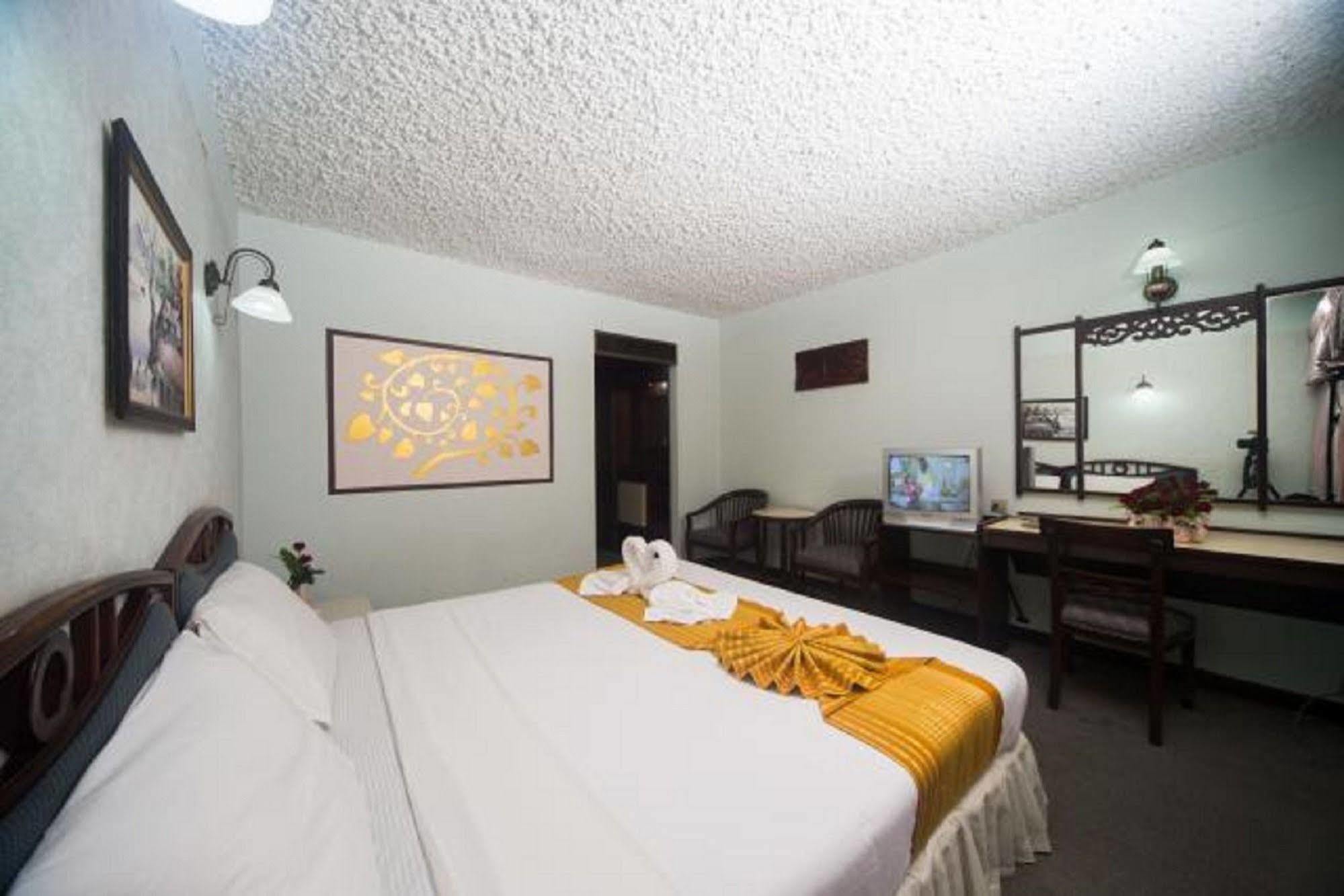Amarin Nakorn Hotel Phitsanulok Extérieur photo