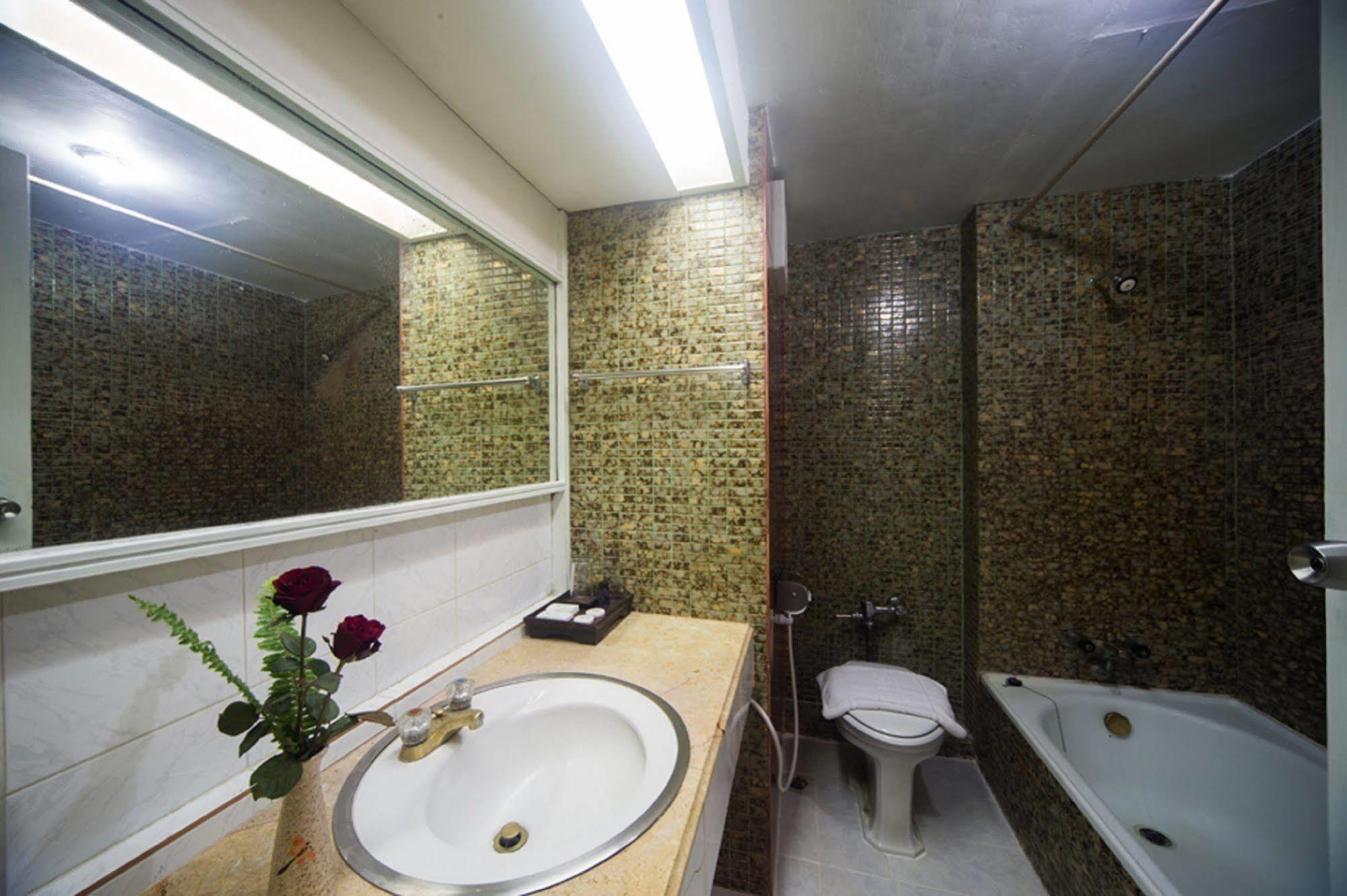 Amarin Nakorn Hotel Phitsanulok Extérieur photo